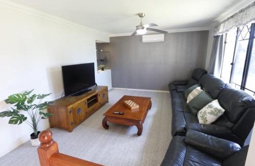 Rothwell House | Bayside Bliss 8 Sleeper Family Escape