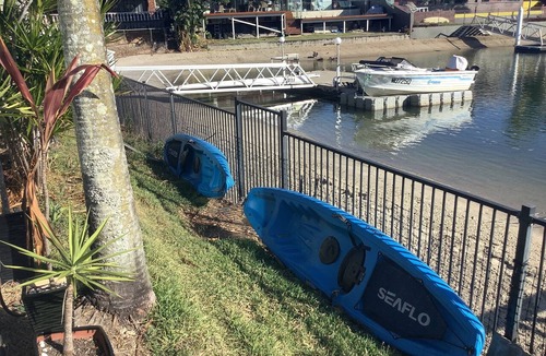 Broadbeach Waters Ski Chalet | Beach shack walk to everything