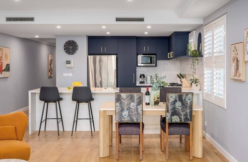 St Kilda West Apartment | Beachfront 3BR Retreat w Parking, Pool and Tennis