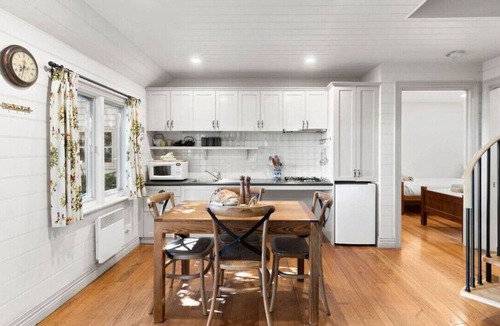 Portarlington Cottage | Beachfront Cottage - Coton Cottage - Sleeps 6!