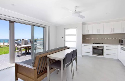Warilla Apartment | Beachfront Holiday Studio with Garden