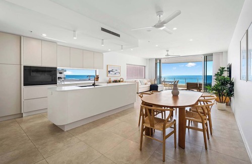 Tugun Apartment | Beachfront | Pool | BBQ | Sleeps 8