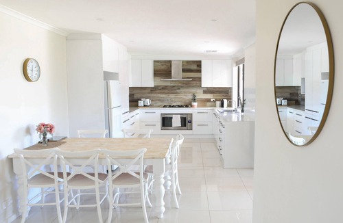 Seaford House | Beachside Base ~ Seaford - Private Family Coastal Retreat - 5 Min Stroll To Moana Beach