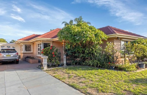 Taperoo House | Beachside Largs Bay Pet Friendly 3 Bed Haven