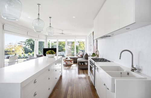 Frankston South House | Beachside Paradise: 4 BR, 4 BA House in Frankston South, Sleeps 9