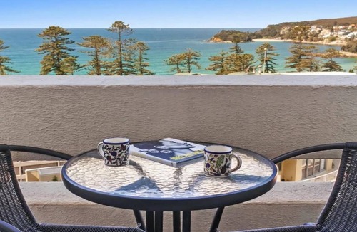 Manly Apartment | Beachside Paradise - Ocean Views, Central Position