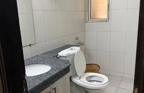 Noida Apartment | Beautiful 3-bedroom apartment with AC in cool Noida neighborhood