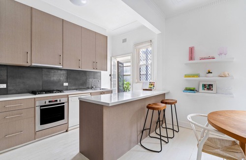 North Bondi Apartment | Beautifully appointed, white beach pad 5 minutes to iconic Bondi Beach