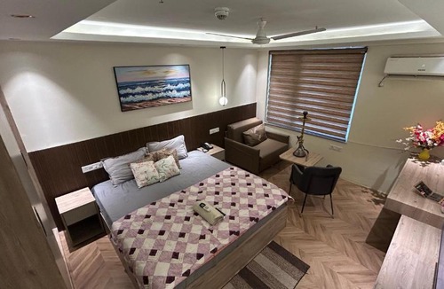 Jaypee Greens Hotel | Bee Home Stay