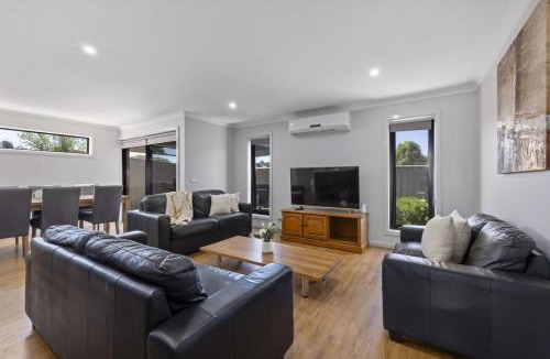 Jackass Flat House | Bendigo Signature Accommodation on Averys