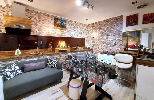Palm Beach House | Best Getaway at Famous Palm Beach! 4 Sleeps. Private. Ocean side! Walk to beach!