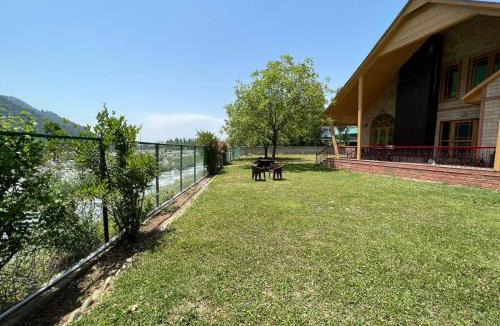 Srechan House | Birdsong Pahalgam 5BR Stay with Riverside