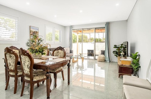 Beverly Hills House | Blue Haven Retreat - Beverly Hills 208