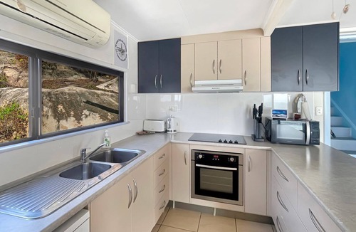 Picnic Bay House | Blue on Cockle