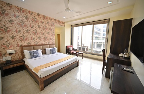Raipur Hotel | Blueberry Inn