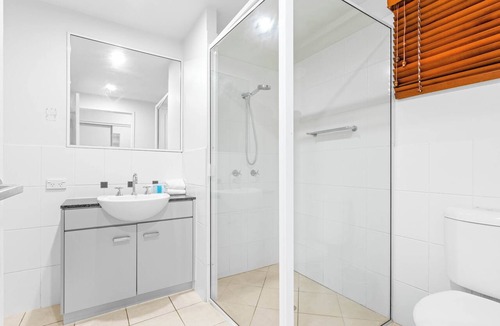 Trinity Beach Apartment | Bluewater Haven - Sweeping Lagoon Views with Pool