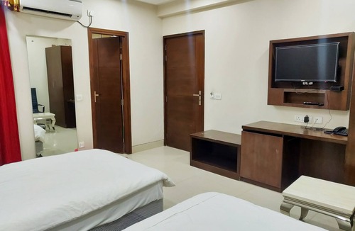 Bodh Gaya Hotel | Bodhgaya Seven Inn Hotel n Restaurant