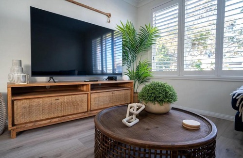 Shellharbour House | Book 4 nights, Pay for 3 - School Holidays - Message to receive offer!
