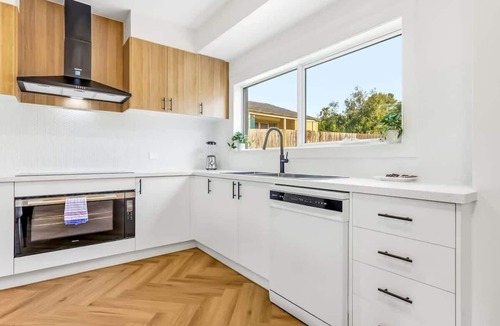 Box Hill North House | Box Hill North 3-Bedroom Home with Master Ensuite