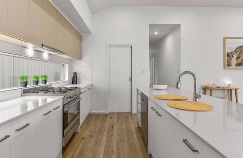 Waterhouse House | Bright & Easy - Avail. Oct LWknd - Pet Friendly Outside 7 Cobb n Co Way Robe