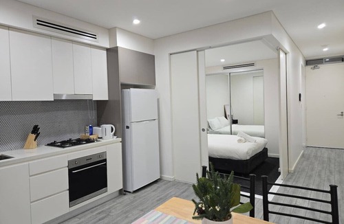 Camperdown Apartment | Camperdown one 08 Close to bus stop & SYD CBD easy