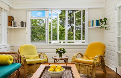 Bowral House | Canary Cottage - opposite Bowral Country Club