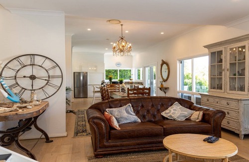 Copacabana House | Cape View Copa - Mesmerising Views, Pool, Spa!
