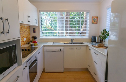 Macmasters Beach House | Castaway Beach House | Top beach location | Pet friendly