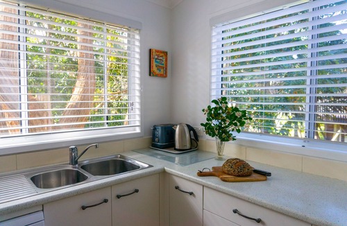 Macmasters Beach House | Castaway Beach House | Top beach location | Pet friendly