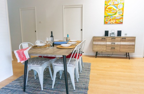 Macmasters Beach House | Castaway Beach House | Top beach location | Pet friendly