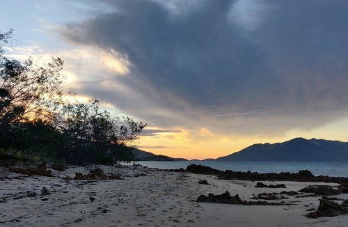 Dingo Beach House | Castaways - Your tropical paradise in the Whitsundays.