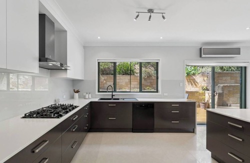 Mount Keira House | Catos Escape Close to Rainforest and Scenic Lookouts