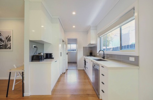Forest Hill Villa | Central Forest Hill 3BR2BA House+Parking