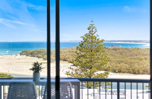 Caloundra Apartment | Centrepoint 31 Ocean Views, Walk To Bulcock Beach