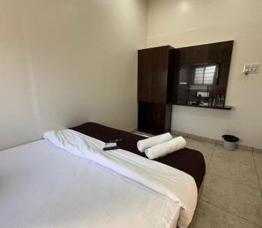 Dwarka Hotel | Chappan Bhog Hotel & Restaurent