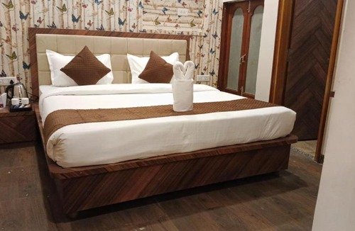 Varanasi Hotel | Char Dham Palace Near Kashi Vishwanath Temple Dashashwamedh Ghat Varanasi