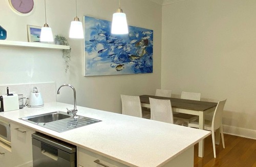 Plympton House | Character maisonette halfway between the city and the sea