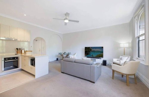 Woolloomooloo Apartment | Charm on Cathedral with comfort