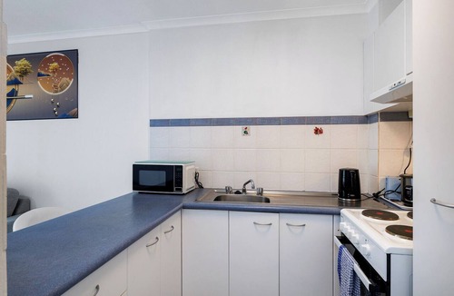 Burleigh Heads Apartment | Charming 1-Bed with pool & close to the beach!