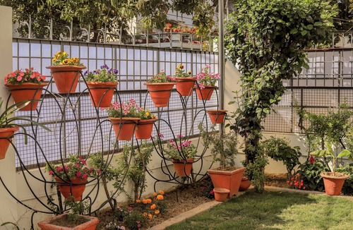 Hazratganj House | Charming 2-bedroom house with WiFi, AC in Lucknow