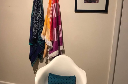 Carrum Apartment | Charming Beachside studio - 2 min to the beach , pets welcome .