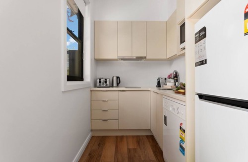 Bathurst Apartment | Charming Studio for Two in the Heart of Bathurst