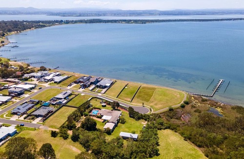 Eagle Point House | Chenu Lakeside Homestead: Your Perfect Holiday Retreat