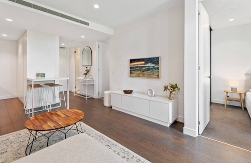 South Yarra Apartment | Chic 2-Bed with Free Parking in South Yarra