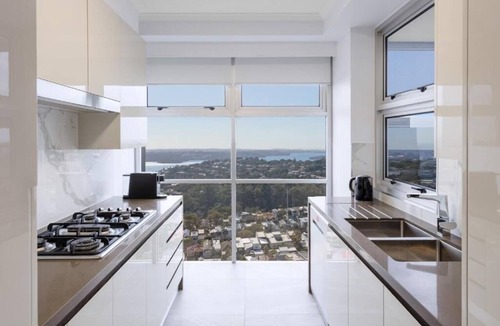 Bondi Junction Apartment | Chic 3-Bedroom Suite Near Bondi Beach Sydney