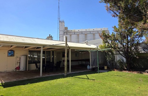 Wallaroo Hotel | Chrissy's Coastal Cottage, Wallaroo