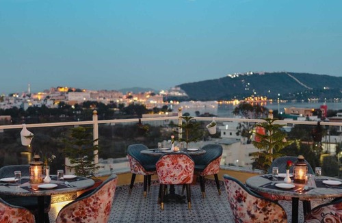 Mali Colony Hotel | Chronicles hotel By WSI Udaipur- Near the Lake Pichola