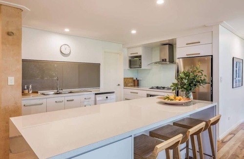 Yallingup Siding House | Cinque Stelle—Vineyard Views & Country Serenity