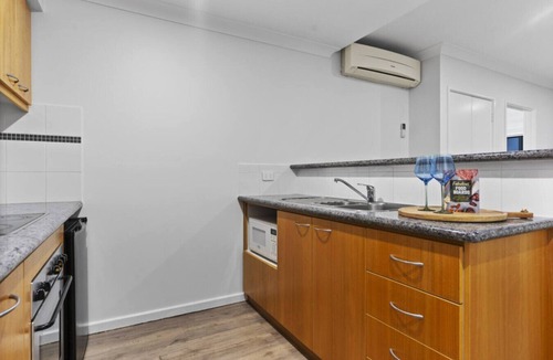 Perth Central Business District Apartment | Cityscape on Mounts Bay – Walk to Kings Park 1BR Apartment