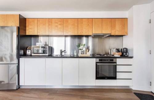 Chinatown Apartment | Cityscope Stylish CBD Pad with a View